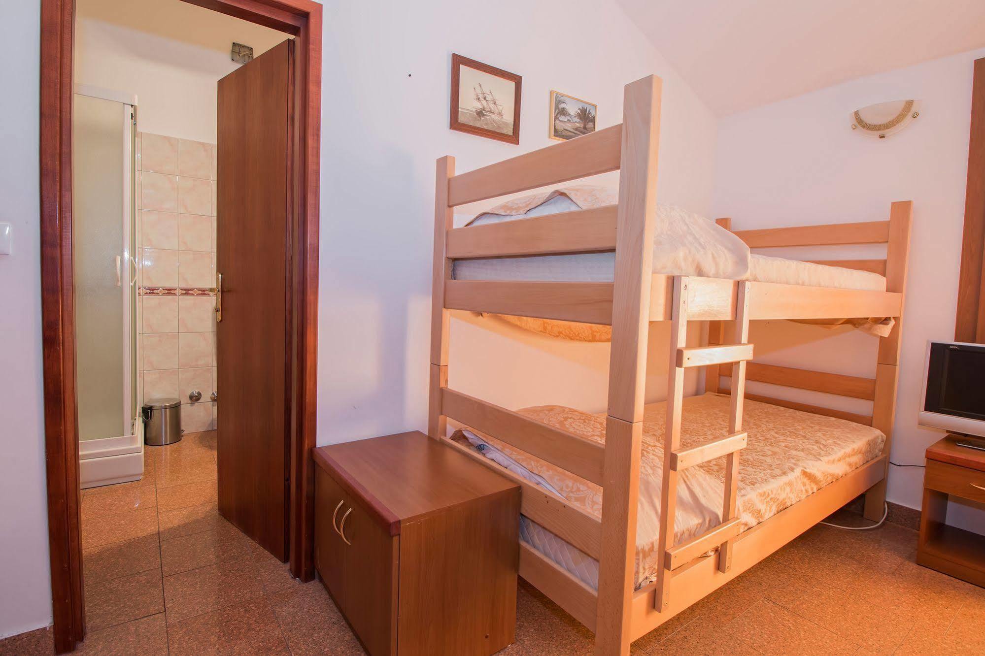 ביוגראד נה מורו Hotel Hygge מראה חיצוני תמונה